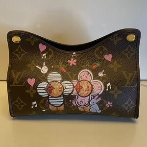 ✅ PRICE IS FIRM ✅ Brown Designer Tissue Holder.